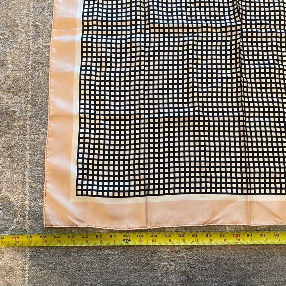 Yves Saint Laurent YSL Scarf Black and pink 30 x 30 inch Pocket Square checkered - Picture 4 of 9